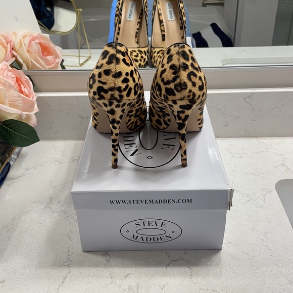 Like New Steve Madden Heels - Picture 3 of 6